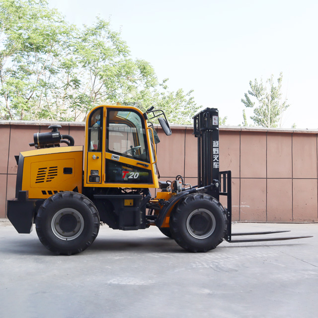2 ton off-road forklift - Image 4